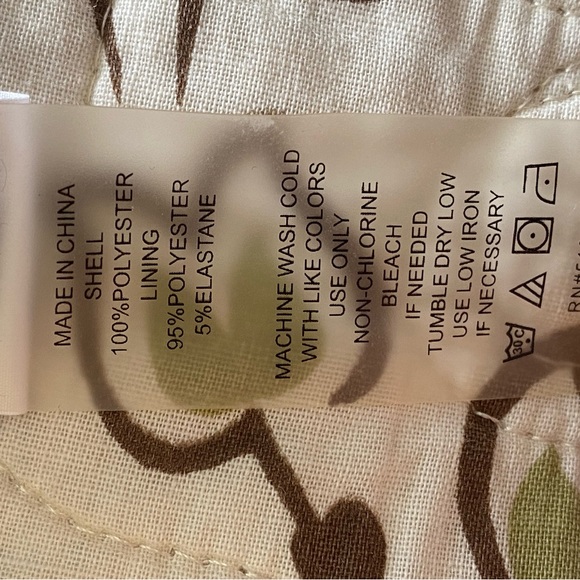 Beautiful Vince Camuto cold shoulder blouse with shell underneath - Picture 7 of 9